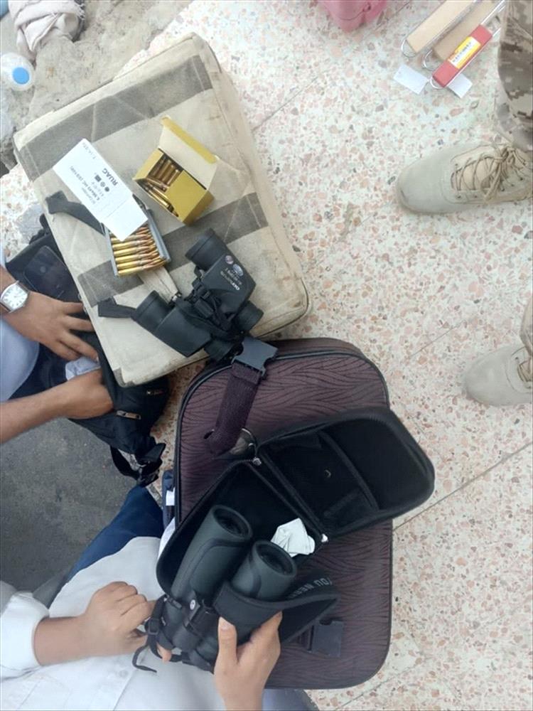 ضبط ذخائر ونواظير ليلية متطورة في منفذ شحن بمحافظة المهرة