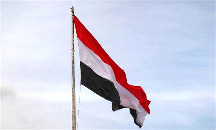 وزير سابق يفجرها: نخب الشعارات قتلت الوحدة والجمهورية والدين وحولت اليمن إلى رهينة تناقضاتها