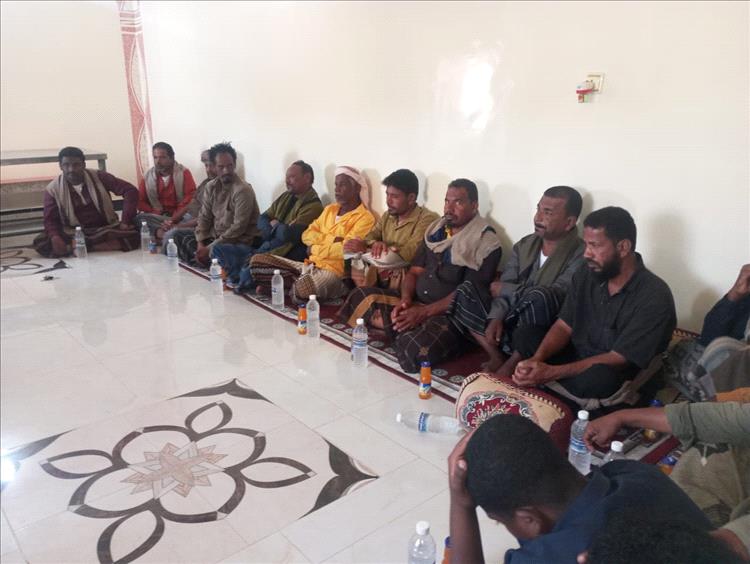 لقاء تشاوري في غيل بن يمين يناقش الأوضاع الخدمية ويؤكد على تعزيز وحدة الصف