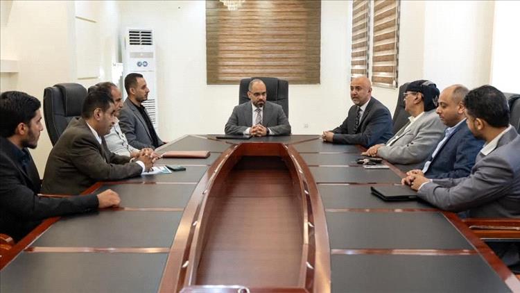 باصرة يلتقي قيادات مؤسسة الاتصالات للعمل على رفع كفاءة الخدمات في المحافظات المحررة