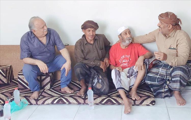 الحامدي ​يطمئن على صحة رائد التعليم التربوي محمد الفقيه في العاصمة عدن