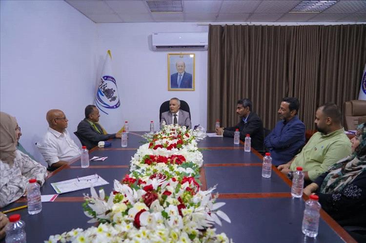 وزير الشؤون الاجتماعية والعمل يناقش مع مؤتمر عدن الجامع دعم الجهود الحكومية