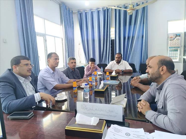 مدير عام شركة نفط ساحل حضرموت يزور هيئة الشؤون البحرية لتعزيز متطلبات السلامة وتنسيق الجهود المشتركة