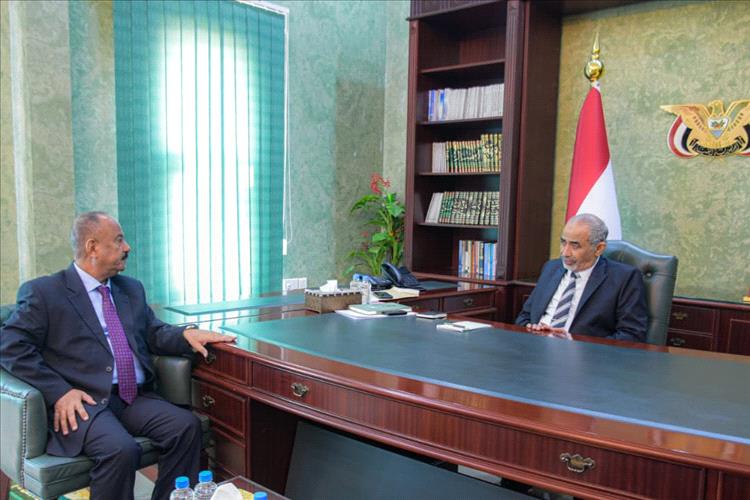 الصبيحي يوجه برفع جاهزية الموانئ البرية والبحرية والجوية وتعزيز انسيابية حركة البضائع والمسافرين