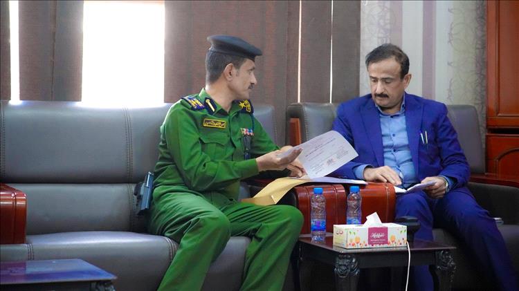 محافظ شبوة يناقش تطوير خدمات الأحوال المدنية ويؤكد على تسريع تشغيل منظومة الإصدار الآلي