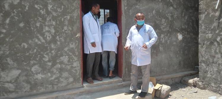 فريق الاستجابة الصحية بالأزارق يتدخل لاحتواء تفشٍ مرضي بين أطفال "تورصة" بالضالع