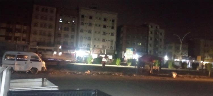 مواطنون يناشدون محافظ عدن بسرعة إعادة إنارة خط اللحوم العام