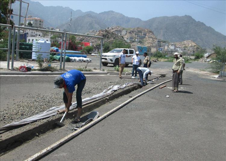 تواصل أعمال تأهيل ملاعب نادي الصقر تمهيداً لتعشيبها بالعشب الصناعي