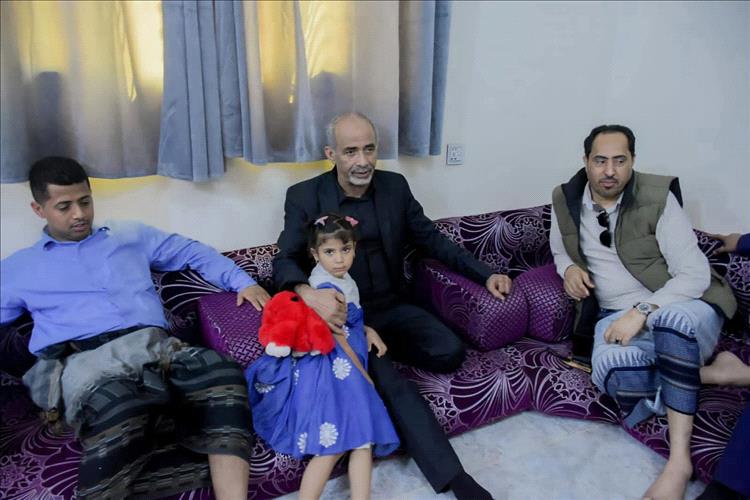 في بيت الشهيد الشاعر.. الصبيحي يحوّل العزاء إلى مشهد يهز المشاعر ويعيد تعريف المسؤولية