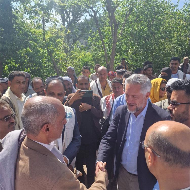 السفير الأوروبي يزور جبل حبشي ويؤكد: المياه مفتاح بقاء الزراعة في تعز