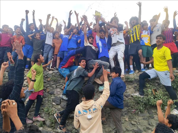 مدرسة العدنة تتوج بطلاً بكأس دوري التعليم الأساسي في يافع رصُد بعد فوز مثير على فلسان