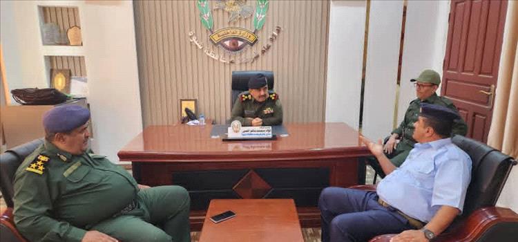 العميد النسي يبحث مع قائد خفر السواحل بشبوة تأمين سواحل المحافظة