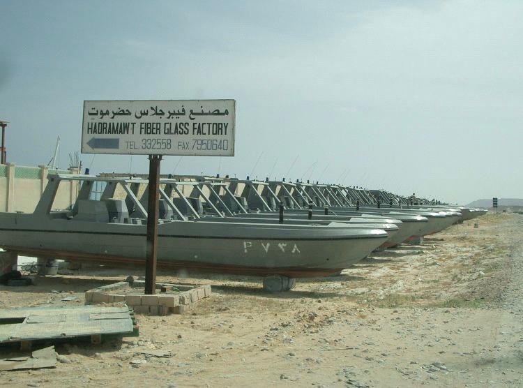 من الشحر إلى البحر المفتوح.. مصنع يمني يصنع الزوارق العسكرية محليًا