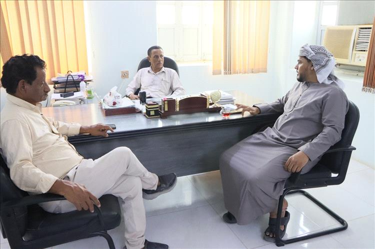 الدكتور العمودي والمهندس المنهالي يناقشان الأوضاع الصحية بمديرية ثمود الصحراوية