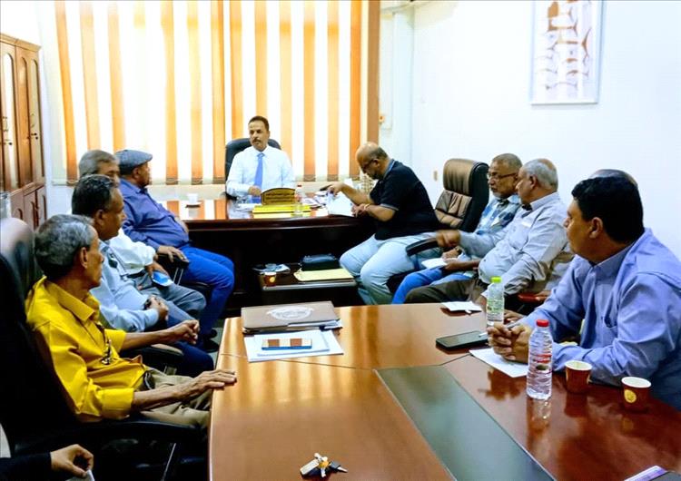 اجتماع يناقش سير عمل نشاط جمع البيانات في مراكز الإنزال السمكي