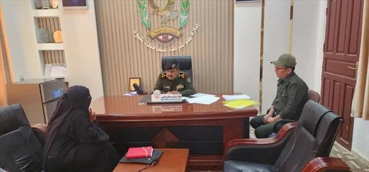 العميد النسي يبحث مع رئيسة اللجنة الوطنية للمرأة إجراءات تدشين إدارة حماية الأسرة بالشرطة النسائية في شبوة