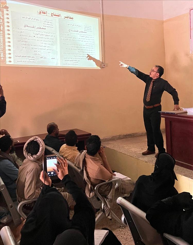 للأسبوع الثالث.. دورة تأهيلية نوعية بأشراف القاضي صلاح سيف لتعزيز كفاءة أمناء السر بمحاكم لحج
