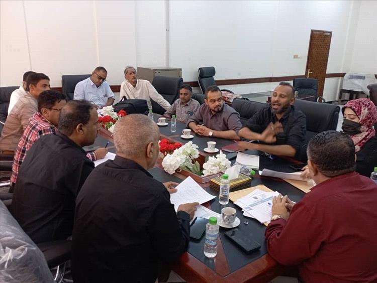 اجتماع مشترك لتعزيز التعاون بين صندوق النظافة ومركز تنمية الإيرادات في عدن