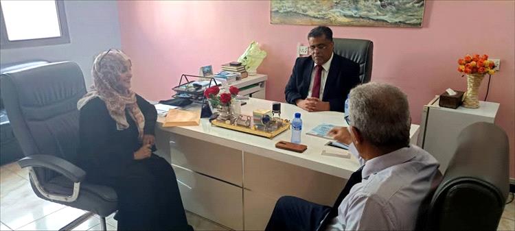 الوكيل الشاذلي والمستشار شيخ يطلعان على سير العمل بمكتب الثقافة في عدن
