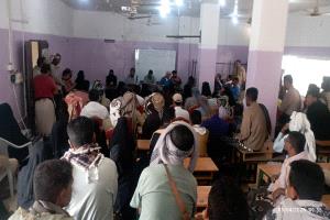 مدير عام خنفر وفريق منظمة كير يناقشون كشوفات المستفيدين من الدعم الغذائي ويقرّون تشكيل لجنة للمراجعة