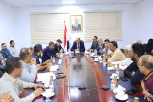 وزير الصناعة والتجارة يناقش مع الغرفة التجارية وشركات الملاحة معالجات خفض تكاليف الشحن