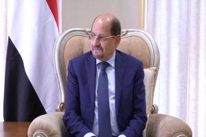 رئيس الوزراء يغادر العاصمة المؤقتة عدن إلى الرياض