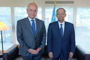 السفير مجور يبحث مع المفوض السامي تعزيز الشراكة والتنسيق المشترك لمواجهة التحديات الإنسانية