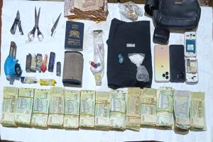 مكافحة المخدرات تداهم وكراً لعصابة ترويج “الشبو” شرق المكلا وتضبط متهمين وكميات مخدرة