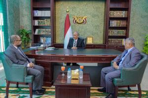 الصبيحي يطّلع على أداء قطاع الاتصالات ويؤكد ضرورة تحسين خدمات الإنترنت بالمحافظات المحررة