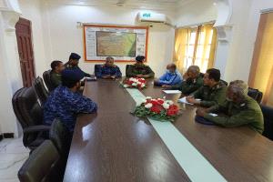 العميد صمودة يترأس اجتماعاً لقيادات الوحدات والإدارات الأمنية لشرطة المهرة