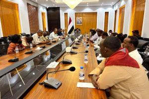 الوكيل الجيلاني يشهد مراسم الصلح والتسليم لدية الفقيد العمودي الذي قتل في بحر جمهورية الصومال