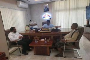 مناقشة التحديات التي تواجه أزمة وقود البنزين في محطات أبين