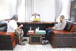 مدير تربية ساحل حضرموت يطلع على نشاط المطبخ المدرسي بالمحافظة ويشيد بخدماته