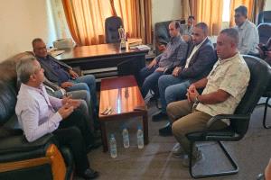 شركة المقبلي تزور جامعة تعز لتعزيز الشراكة في مجال الطاقة المتجددة وتطوير تدريب الطلاب