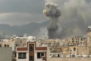 سلسلة انفجارات في طهران والأنباء الأولية تشير إلى تحليق مسيّرات.