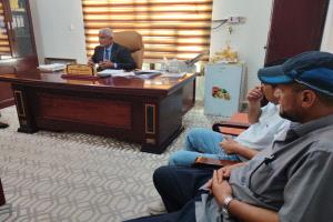 مدير عام جمرك شحن يناقش مع مدراء الإدارات آلية تنفيذ قرارات اللجنة العليا لتنظيم الواردات