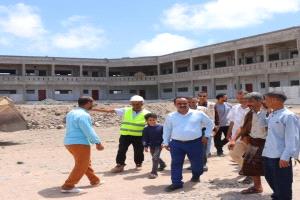 الزهري يتفقد ثانوية سالم قطن بخورمكسر والإنجاز يتجاوز 85%