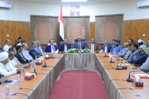 وزير الإدارة المحلية ووكيل محافظة حضرموت يترأسان اجتماع المكتب التنفيذي بوادي وصحراء حضرموت