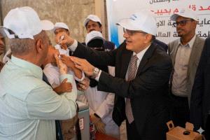 وزير الصحة يدشّن الجولة الأولى من النشاط الإيصالي التكاملي للتحصين بعدن