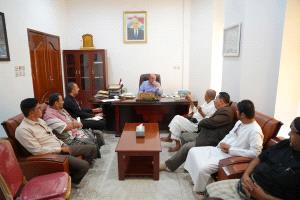 عضو مجلس القيادة محافظ حضرموت يؤكد أهمية تطوير المنشآت السياحية بحضرموت