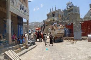 السلطة المحلية والأجهزة الأمنية والأشغال العامة تنفذ حملة نظافة واسعة في مديرية رصد بيافع