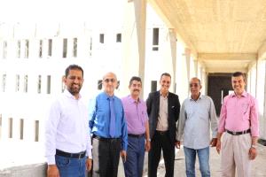 رئيس جامعة شبوة يشيد بالانجاز المتقدم في مشروع مبنى كلية الطب