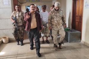 "الداؤودي" يشدد بإتخاذ إجراءات رادعة بحق المتقاعسين وغير الملتزمين بالدوام الرسمي بالبريقة