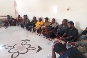 لقاء تشاوري في غيل بن يمين يناقش الأوضاع الخدمية ويؤكد على تعزيز وحدة الصف