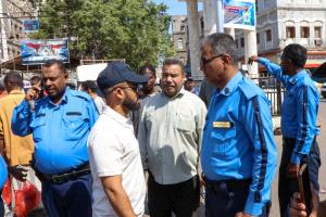 حملة ميدانية لتنظيم المرور والأسواق بمديرية صيرة في عدن