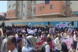 تصعيد شعبي في المنصورة.. مطالبات غاضبة بكشف قتلة التربوي عبدالرحمن الشاعر