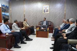 وزير الأشغال يناقش مع رئيس جامعة عدن تعزيز الشراكة وتطوير البنية التحتية