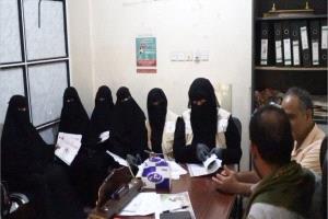 المرأة والطفل بالضالع تناقش مع السلطة المحلية بقعطبة الصعوبات والتحديات على الميدان