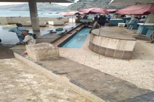 جمعية صيادي خليج صيرة تنتقد إيقاف خدمة تقطيع الأسماك بسوق عدن