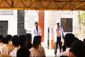 فريق الاستجابة السريعة بالغيضة يدشن نشاط التوعية الصحية حول مرض الحصبة بمدارس مديرية الغيضة